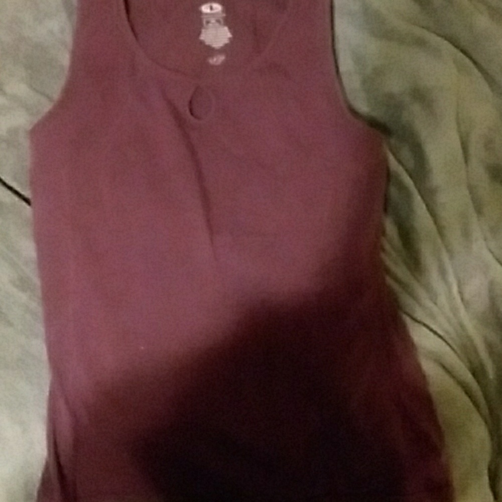 Athletic sleeve cut out workout top